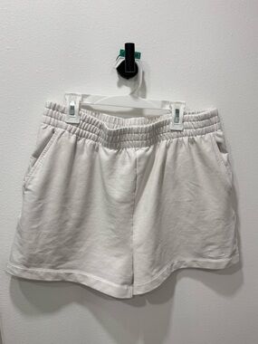Recess X Zella White Athletic Elastic-Waist Shorts